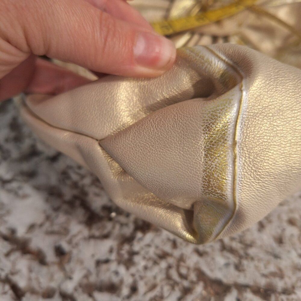 vtg metallic gold soft‎ leather crossbody - Picture 14 of 14